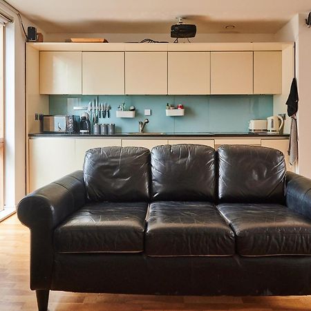 Bright 2 Bedroom Flat In Old Street With Balcony Лондон Экстерьер фото