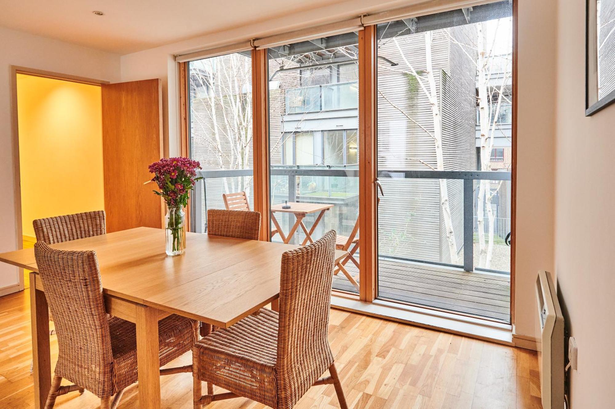 Bright 2 Bedroom Flat In Old Street With Balcony Лондон Экстерьер фото