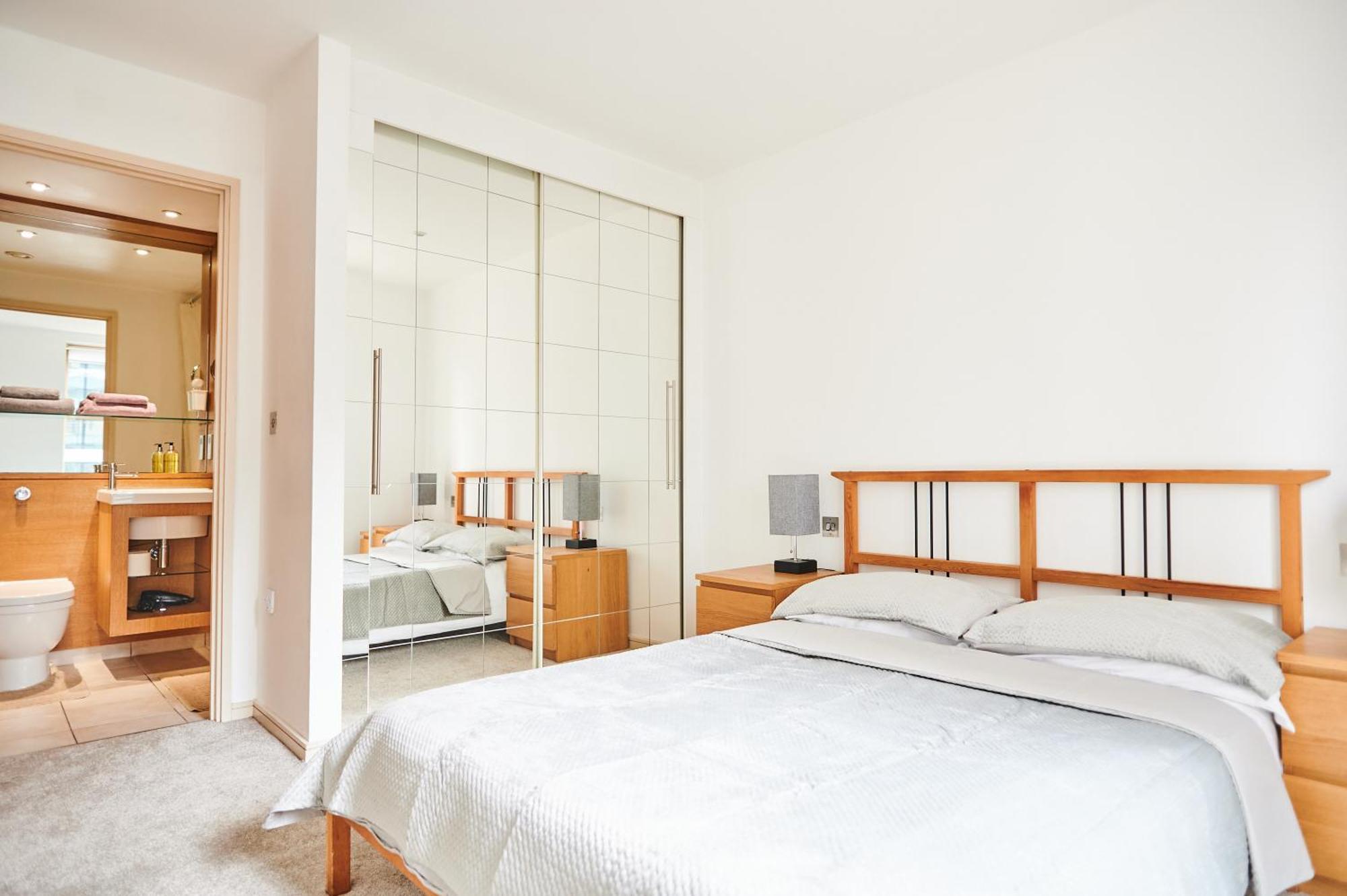 Bright 2 Bedroom Flat In Old Street With Balcony Лондон Экстерьер фото