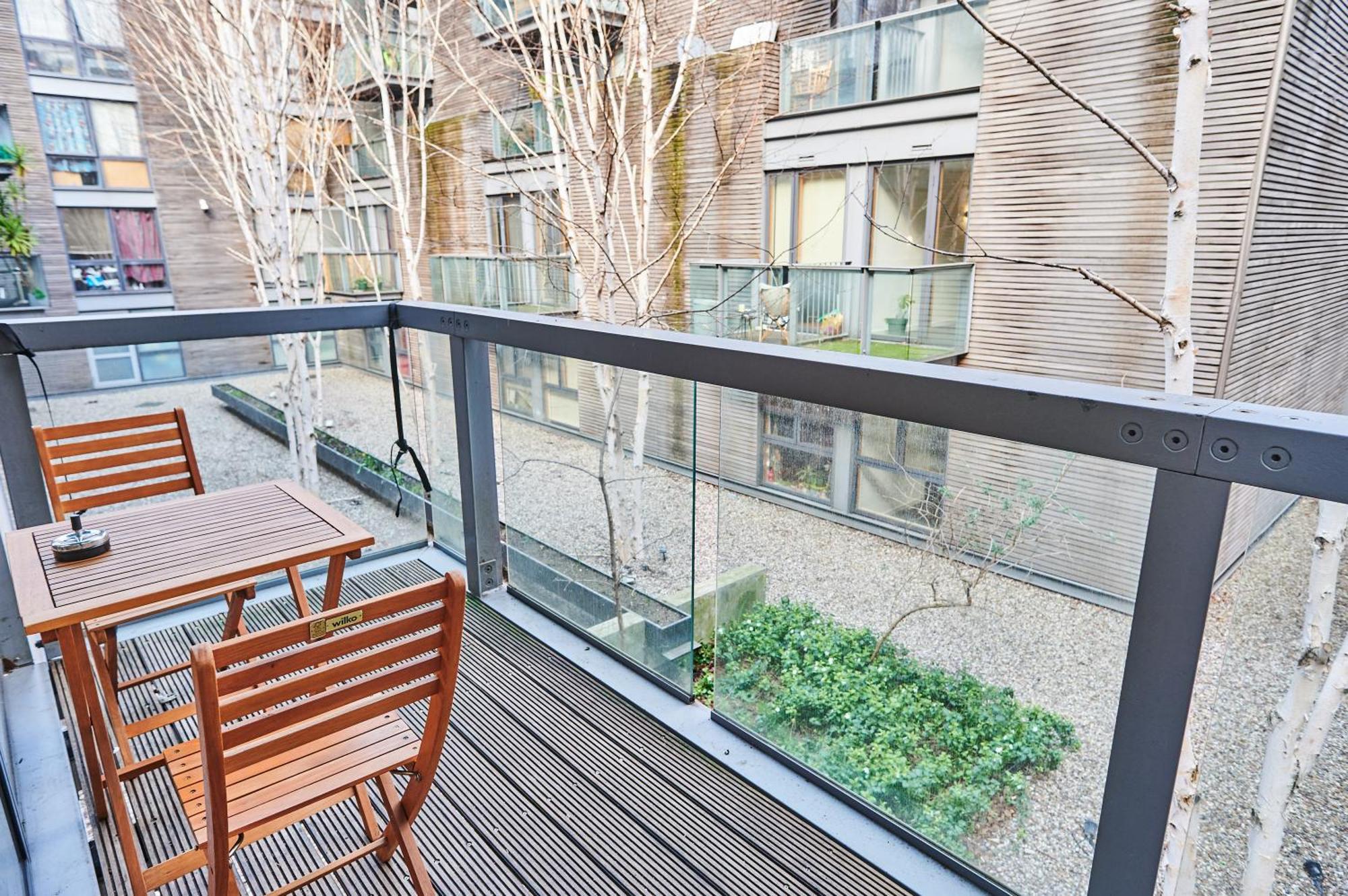 Bright 2 Bedroom Flat In Old Street With Balcony Лондон Экстерьер фото